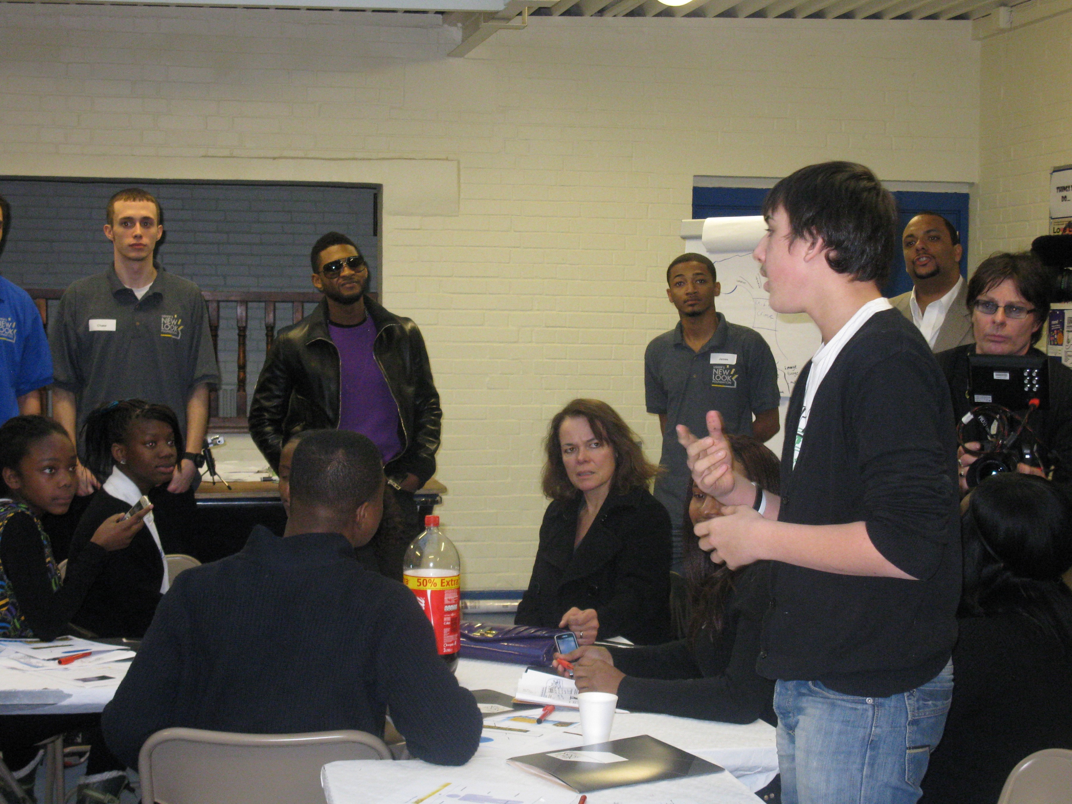 EScott Allen of The Brunswick Club asks Usher a question (Custom)